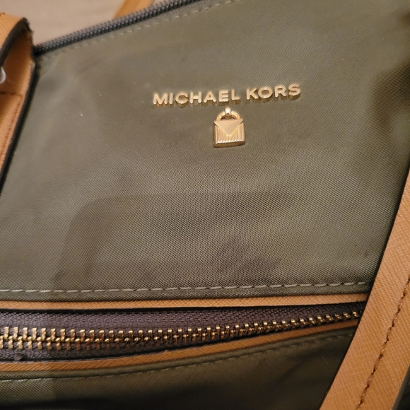 Michael Kors Olive Green Vinyl Tote Bag - Picture 4 of 7